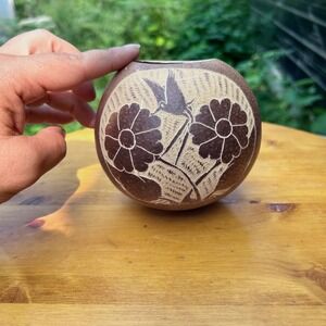 Vintage Hand Carved Gourd Art Small Brown Hummingbird Floral Seed Pot Clayton